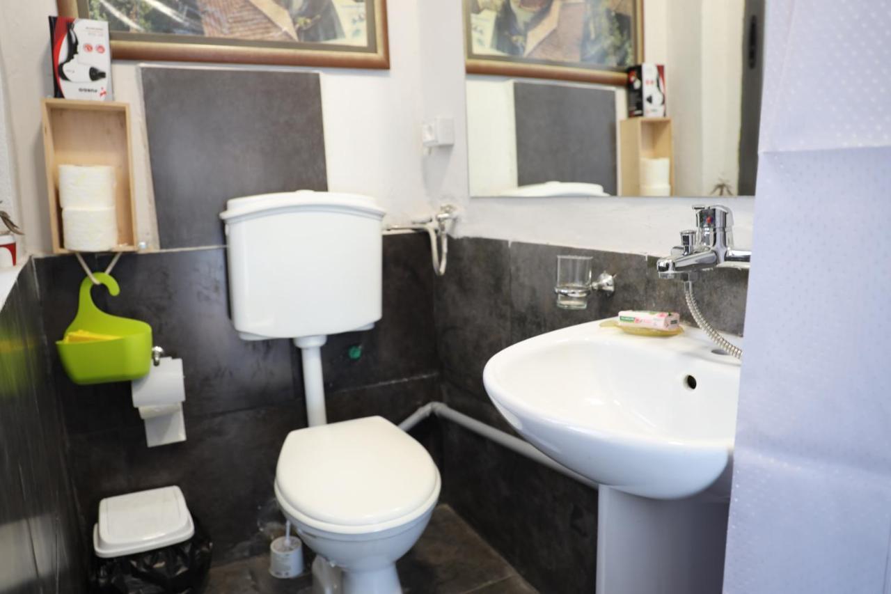 טיראנה Hoja Hostel מראה חיצוני תמונה