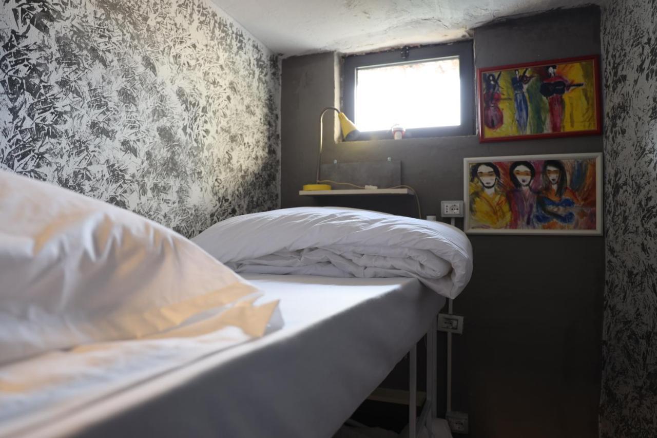 טיראנה Hoja Hostel מראה חיצוני תמונה